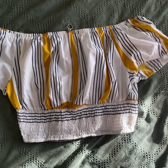 Off the shoulder crop top - Picture 2 of 3